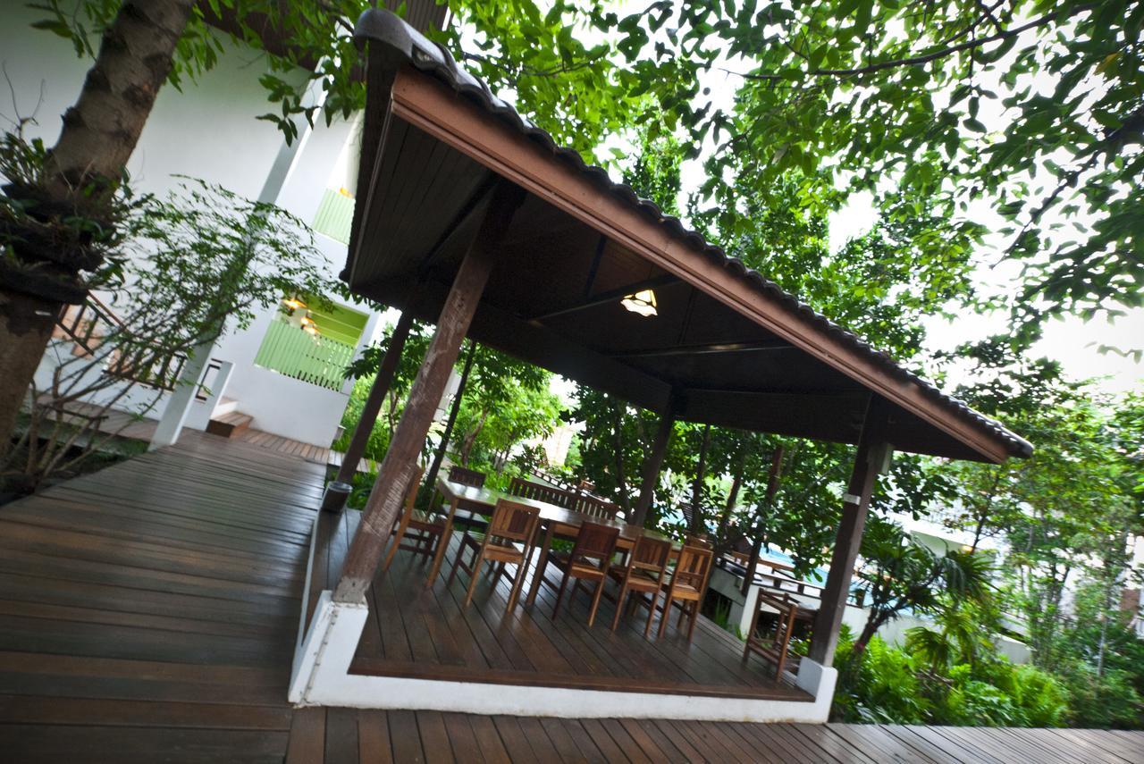 Tree House Hotel Sisaket Exteriör bild