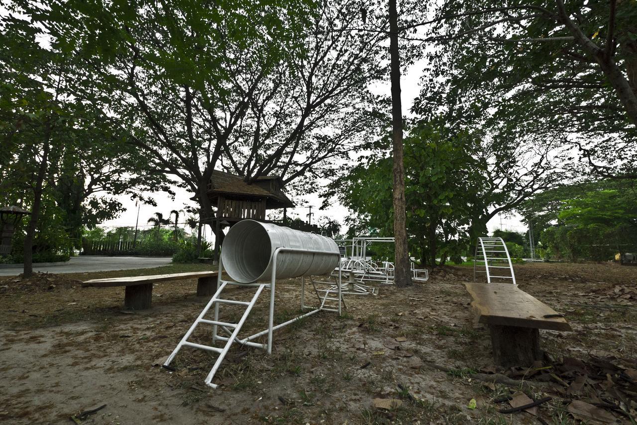 Tree House Hotel Sisaket Exteriör bild