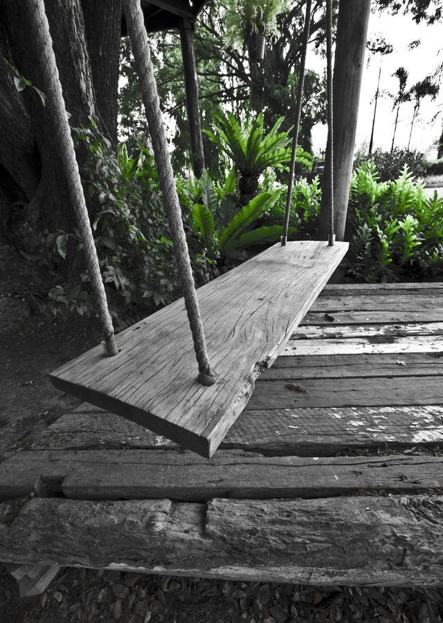 Tree House Hotel Sisaket Exteriör bild
