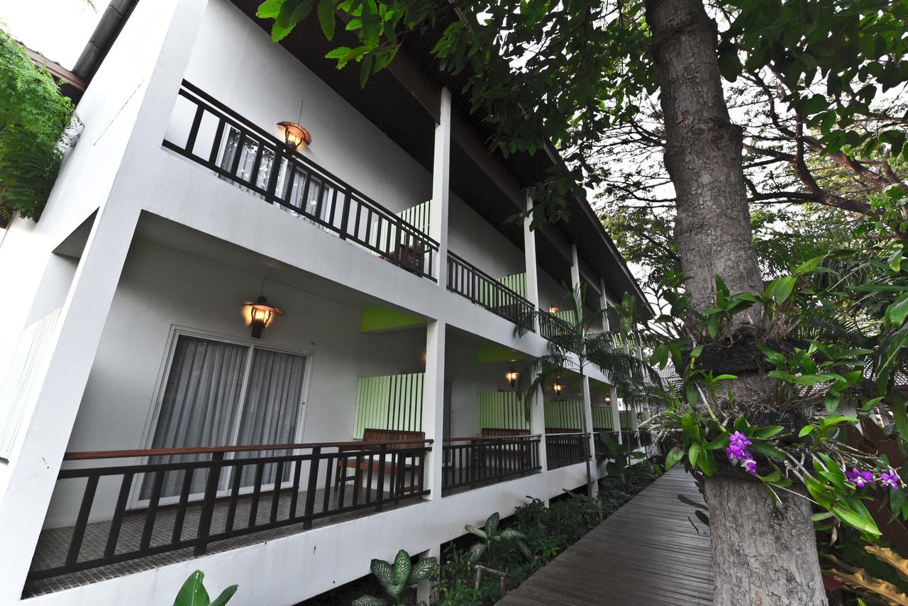 Tree House Hotel Sisaket Exteriör bild