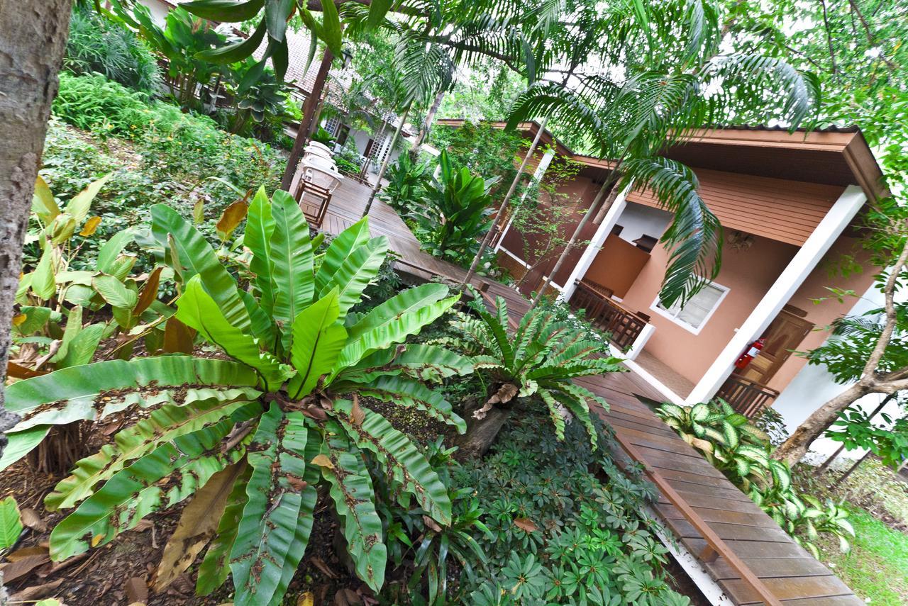 Tree House Hotel Sisaket Exteriör bild