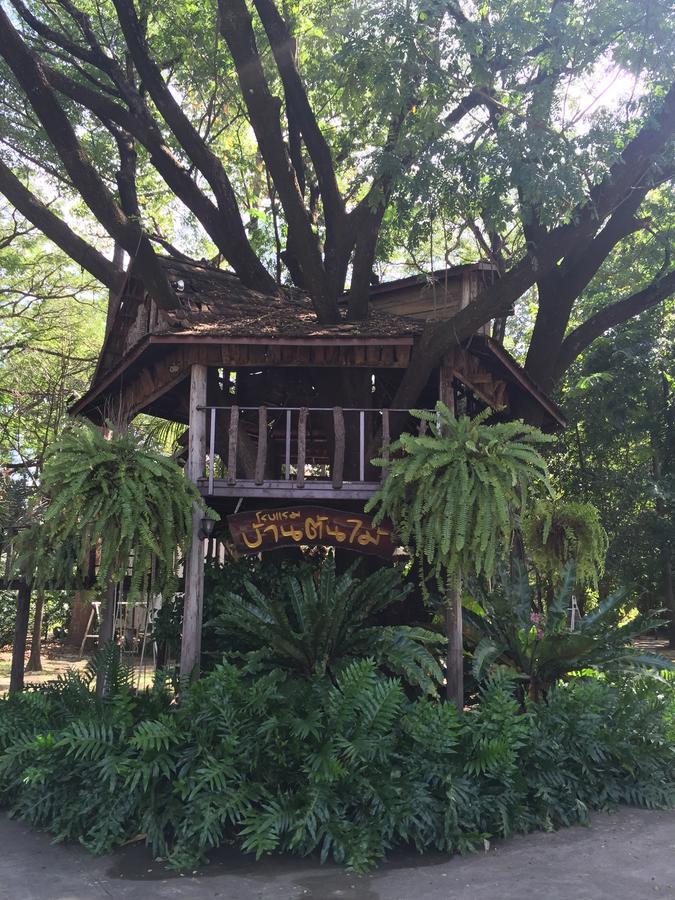 Tree House Hotel Sisaket Exteriör bild